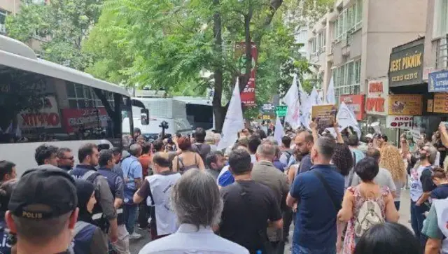 Meclis önünde açıklama yapmak isteyen öğretmenlere polis müdahale etti, gözaltılar var