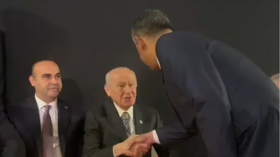 MHP Genel Başkanı Devlet Bahçeli ile Özgür Özel tokalaştı