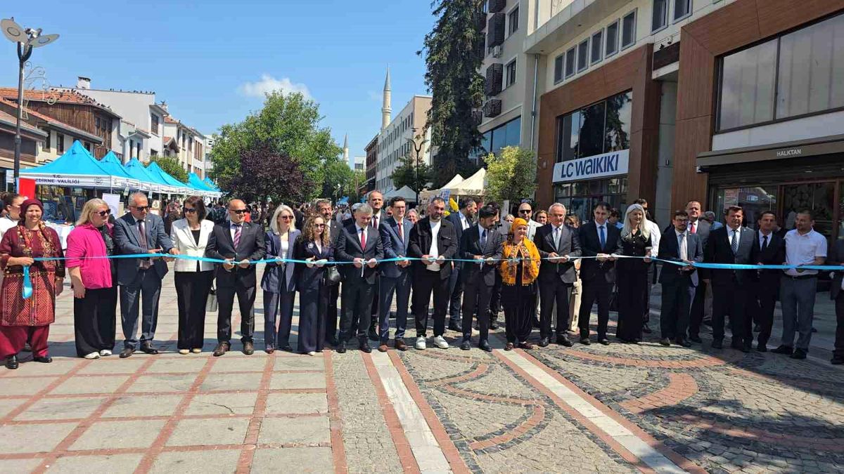 Edirne'de Hayat Boyu Öğrenme Haftası kutlandı: Kursiyerler 1 yıllık emeklerini görücüye çıkardı
