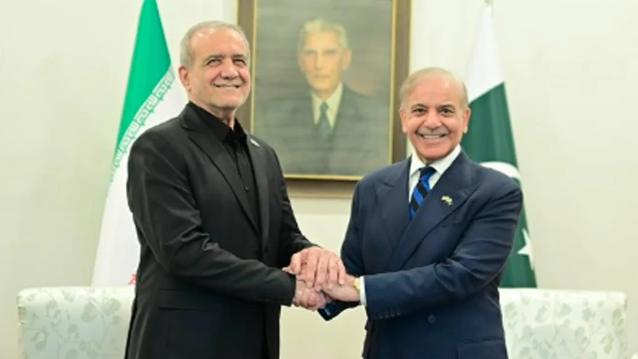 Pakistan Başbakanı Şerif, İran Cumhurbaşkanı Pezeşkiyan’ı ağırladı