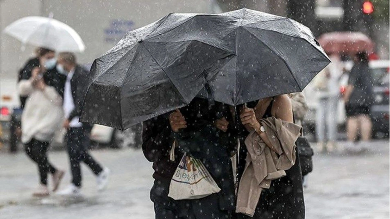 Meteoroloji uyarıları tek tek sıraladı: Çok kuvvetli sağanak öncesi fırtına vuracak