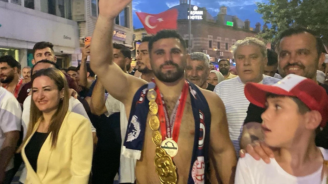 665. Kırkpınar Başpehlivanı Erkan Taş asırlık geleneği bozmadı