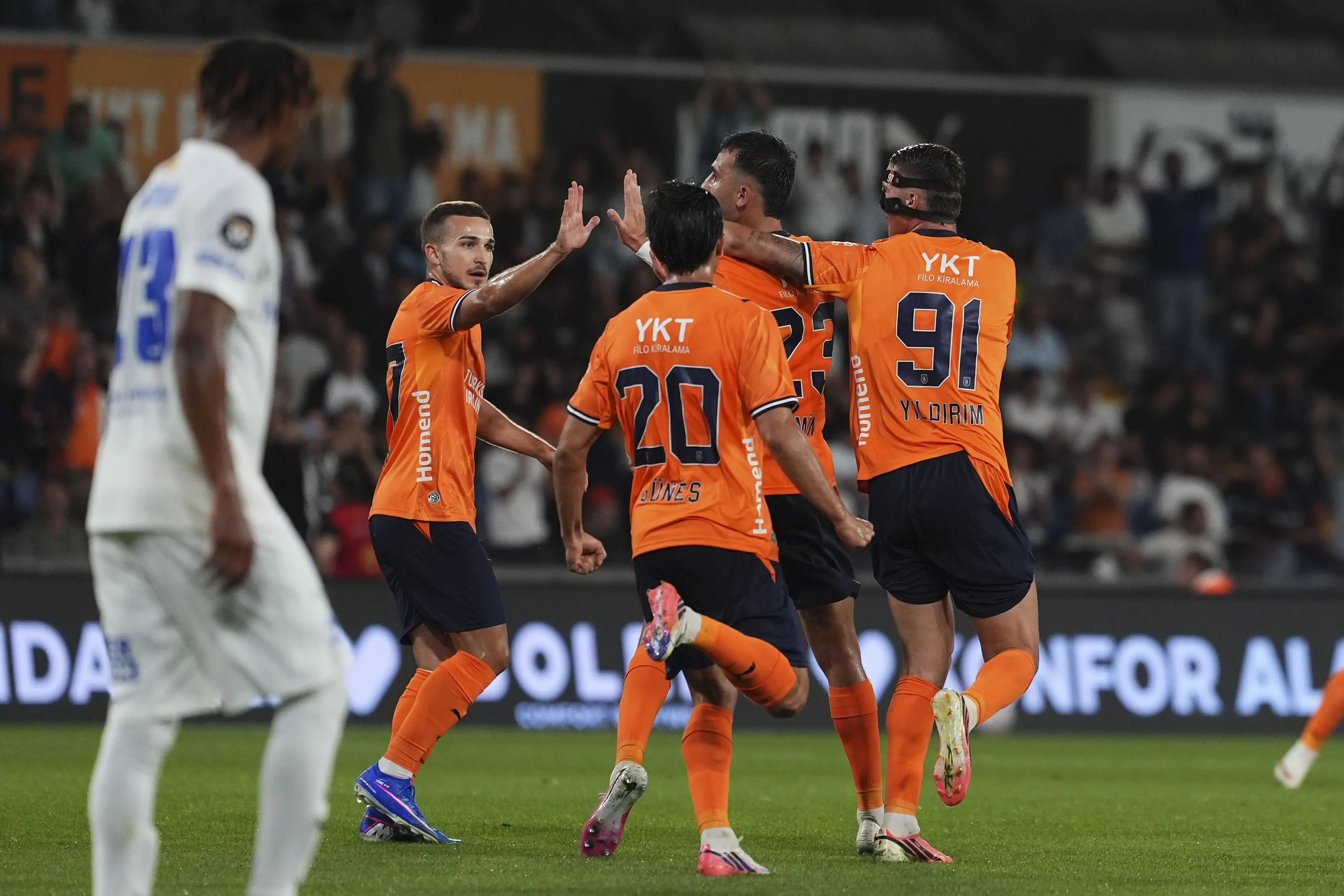 Başakşehir'in yeni transferleri siftah yaptı