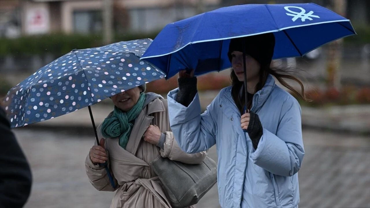 Meteoroloji'den sağanak uyarısı! İstanbul ve Ankara yağmura teslim!