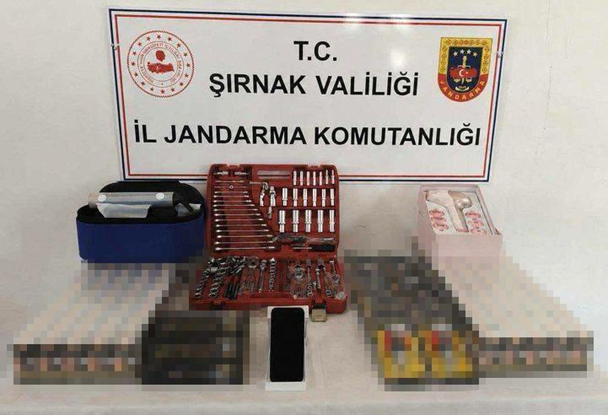 Şırnak'ta jandarma ekipleri 18 milyon 764 bin liralık kaçak malzeme ele geçirildi