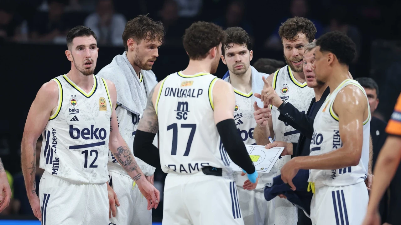 Beşiktaş GAİN evinde kaybetti, Fenerbahçe Beko şampiyonluk kapısını araladı