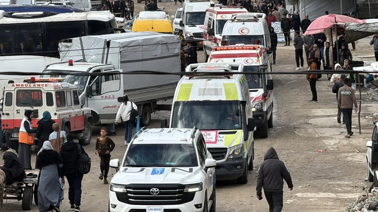 İsrail ordusunun, Gazze'de bir aracı hedef aldığı saldırıda 1 sağlık görevlisi hayatını kaybetti