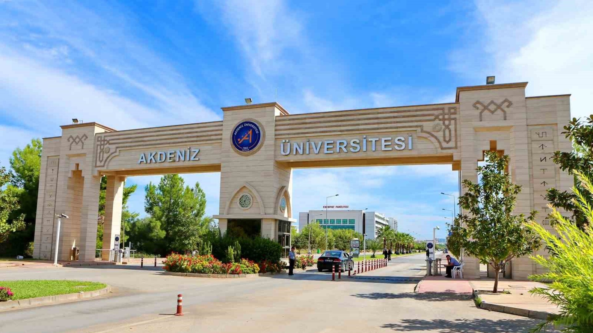 Akdeniz Üniversitesi Hastanesi'nde akılalmaz borsa vurgunu. Ünlü cerrahları bile dolandırıp sırra kadem bastı