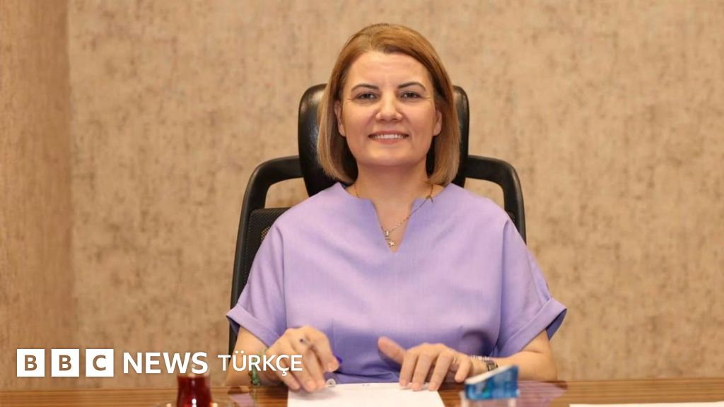 İzmit Belediyesine operasyon: CHP'li Belediye Başkanı Fatma Kaplan Hürriyet gözaltına alındı