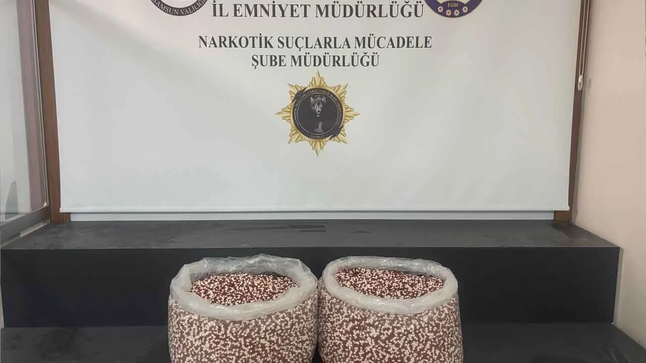 Zehir tacirlerinin sinsi uykusu kabusla bitti! Şüpheli tırın kabinini açan polisler gözlerine inanamadı!