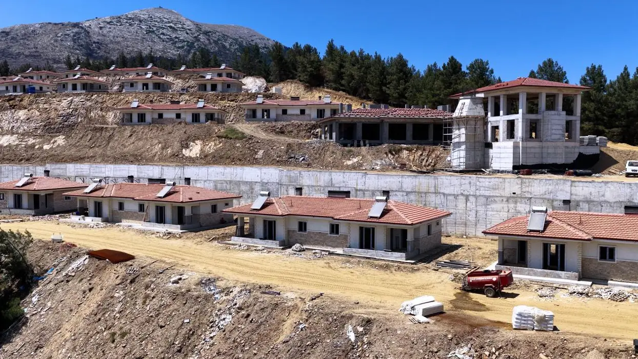 Ödemiş'te yangının izleri siliniyor! Afet konutlarının teslimatı başlıyor