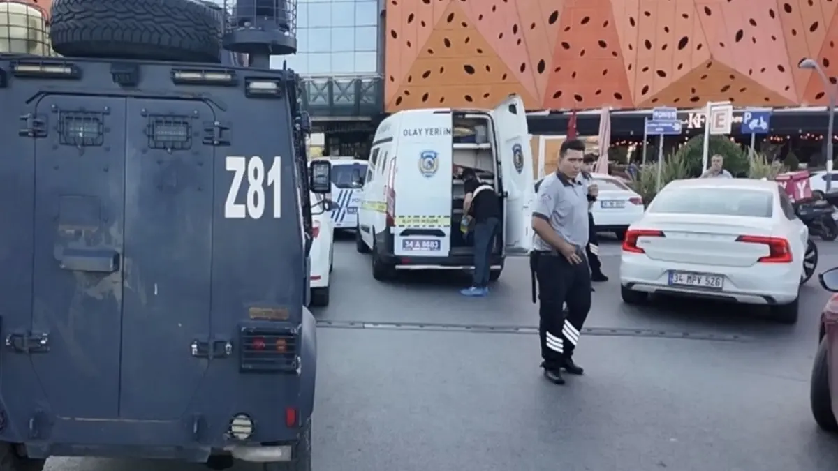Ümraniye'de alışveriş merkezinde silahlı saldırı: 2 yaralı