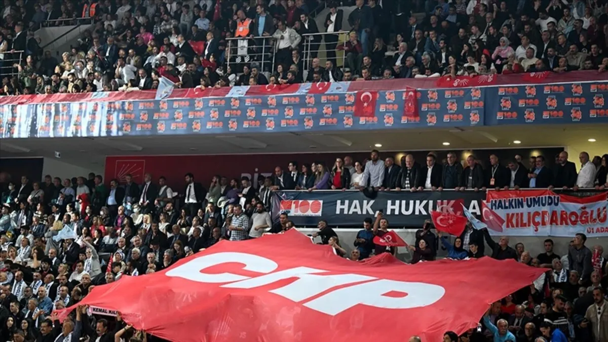 Özgür Özel ve ekibi kendi kalesine gol mü attı? “Kurultayın önünü kendileri kapattı”