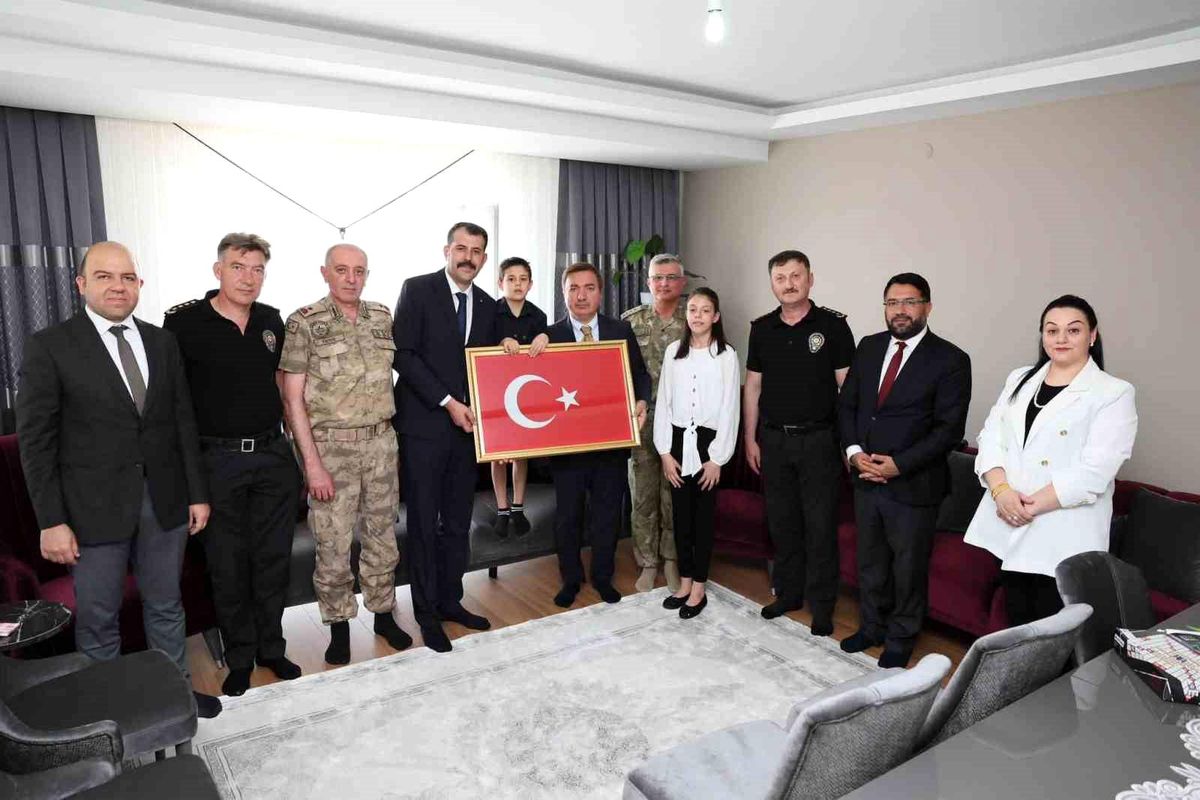 Vali Aydoğdu, 15 Temmuz gazisi polis memurunu ziyaret etti