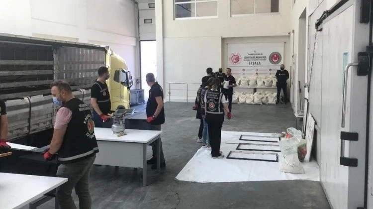 Uyuşturucu tacirlerine darbe… Sınır kapısında 1,5 ton uyuşturucu ele geçirildi