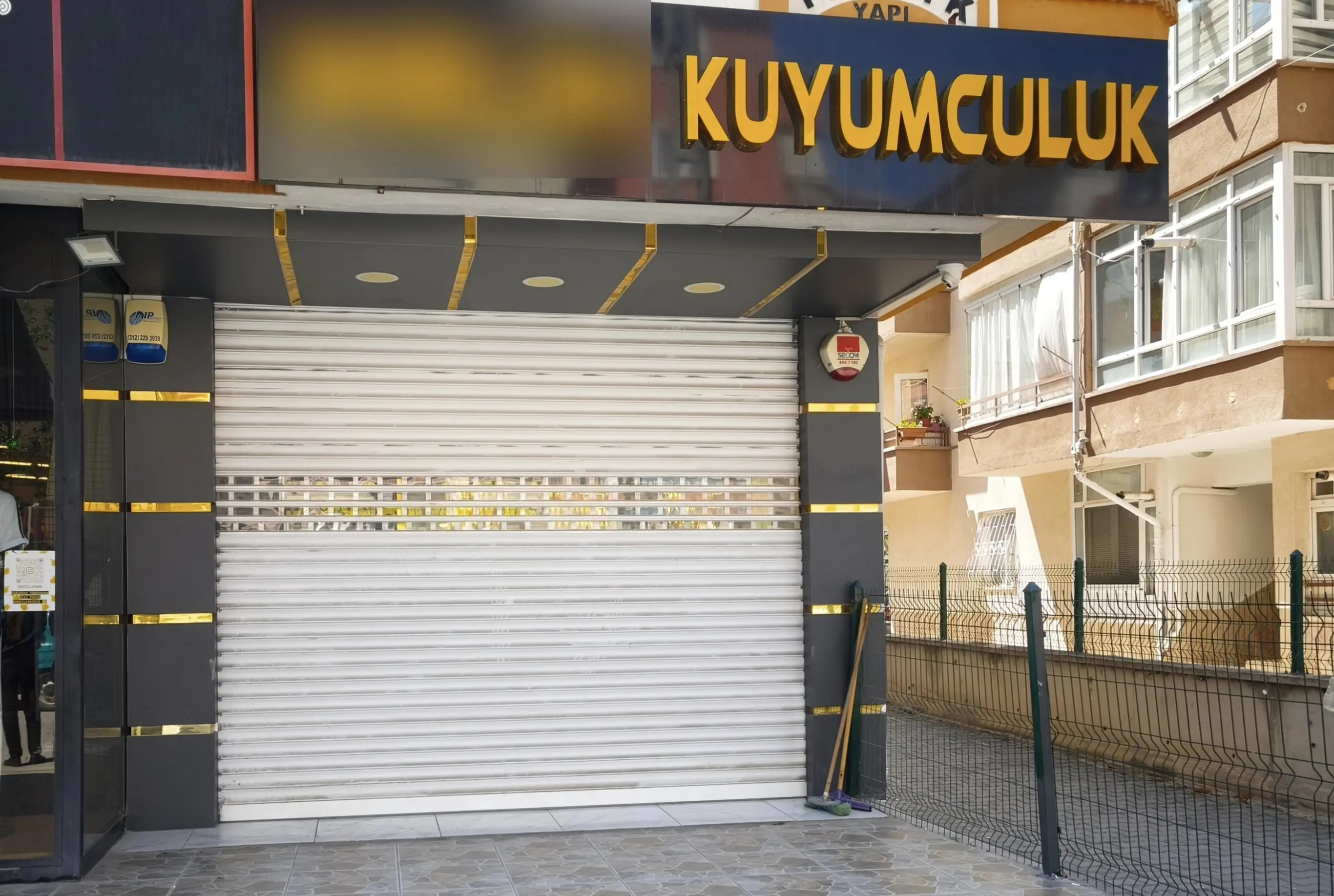 Kuyumcuya silahlı baskın: Altınları çalıp kayıplara karıştılar