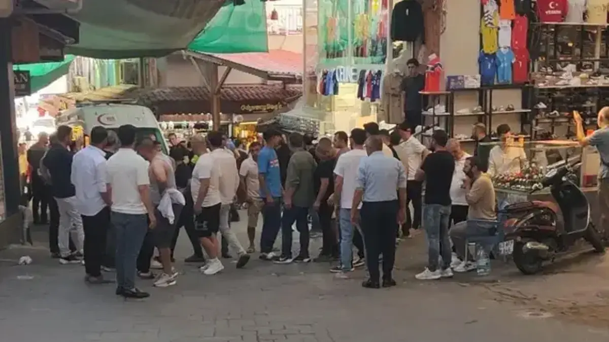Kuşadası'nda 'müşteri kapma' kavgası! Bıçaklar çekildi; 2 yaralı