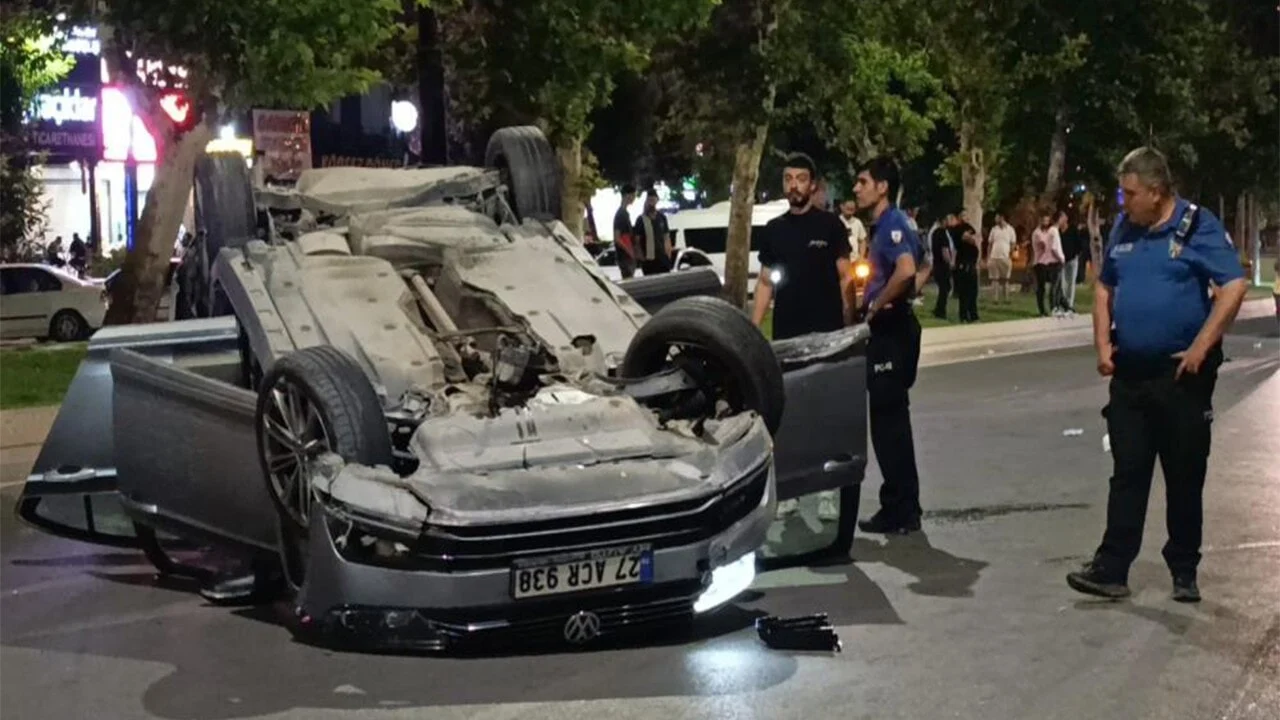Trafikte önce makas attılar sonra takla!