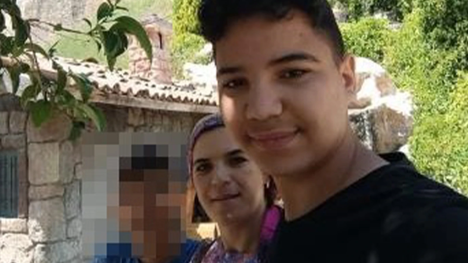 İstanbul'da aile faciası! 3 kişinin öldüğü olayda kanepenin arkasına saklanarak kurtuldu