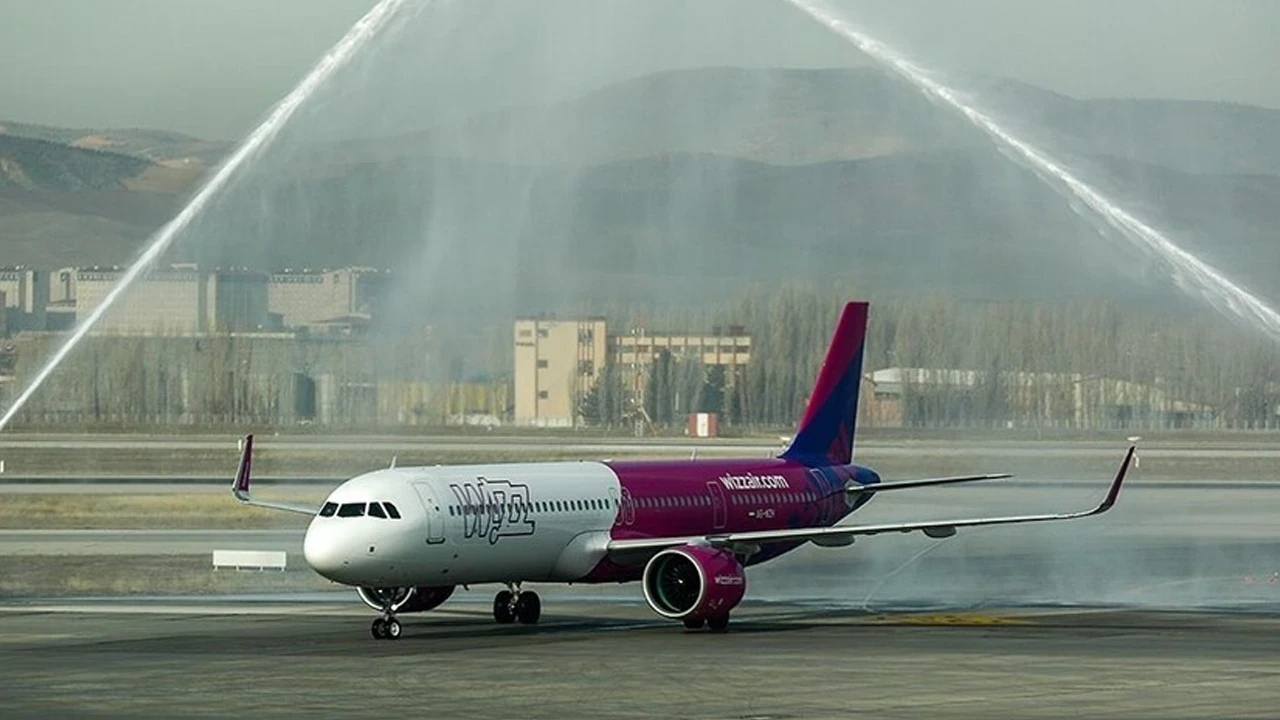 Düşük bütçeli hava yolu şirketi Wizz Air'in karında sert düşüş