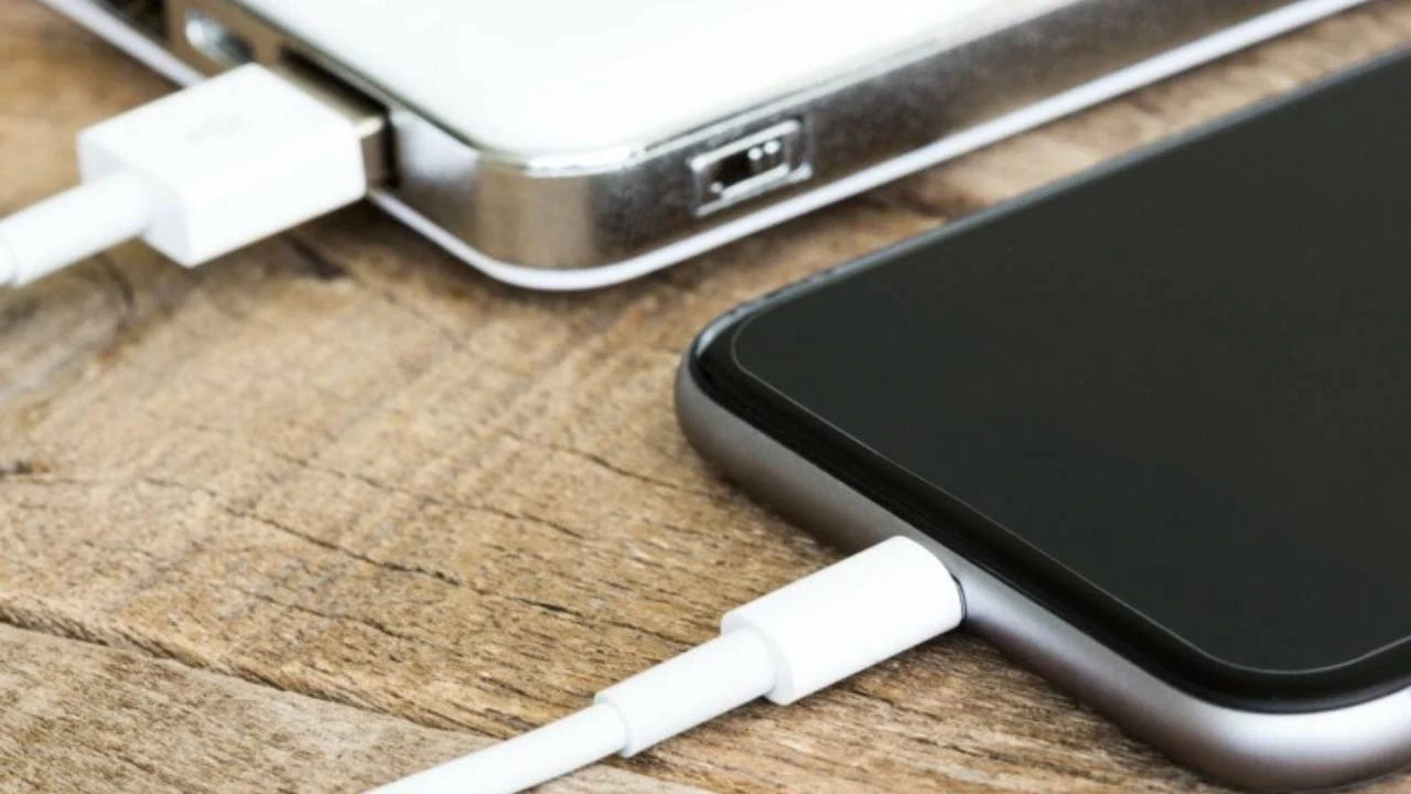 Telefonunuzun şarjı %80’de mi takılıyor? İşte nedeni ve çözümü