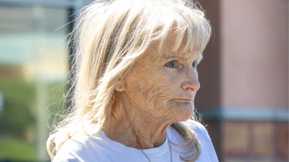 Michael Jackson'ın çocuklarının annesi Debbie Rowe yılların yorgunluğunu üzerinde taşıyor