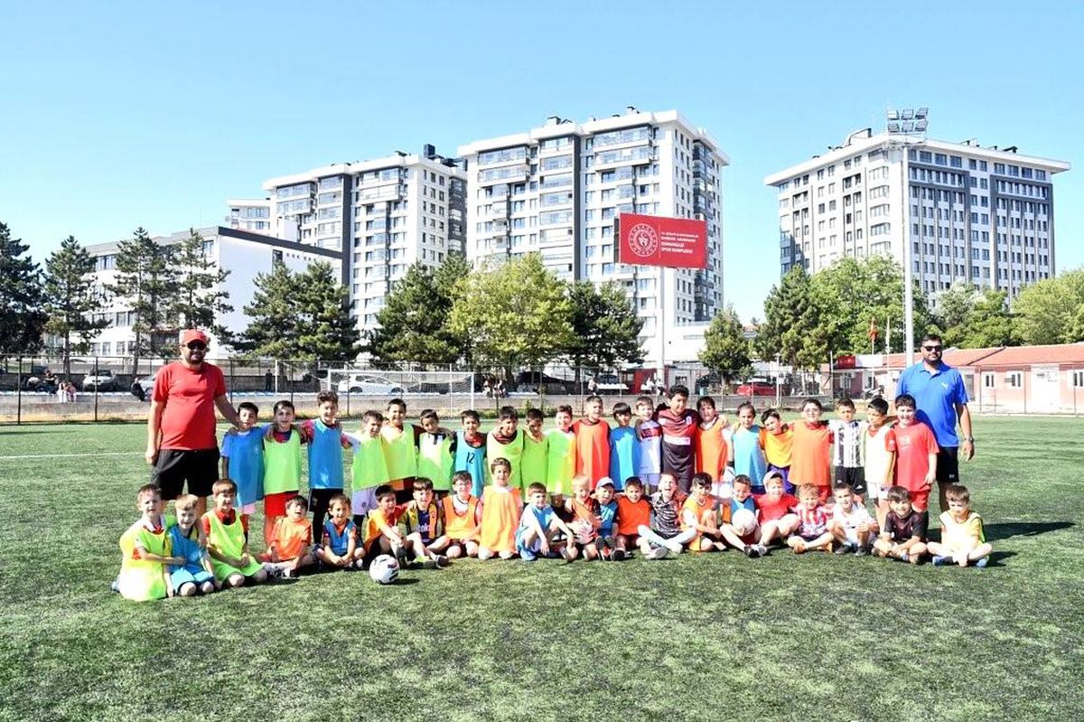 Eskişehir'de GSB Spor Okulları'nda futbol heyecanı hız kesmiyor