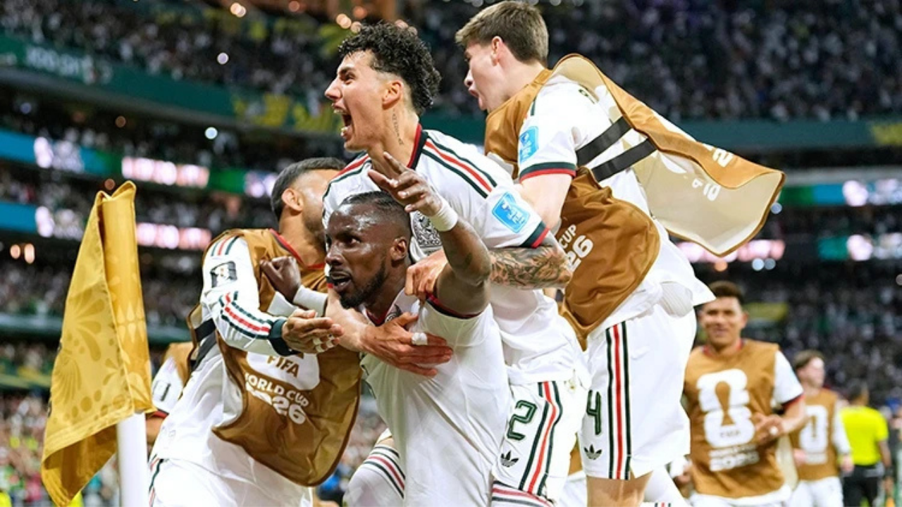 Meksika, Çekya’yı 3 golle geçti: Ochoa tarihe geçti