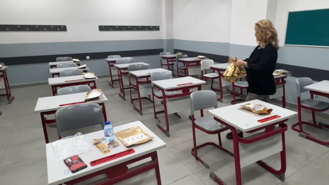 LGS'de bir ilk! Yüzbinlerce paket hazırlandı, sıralara yerleştirildi