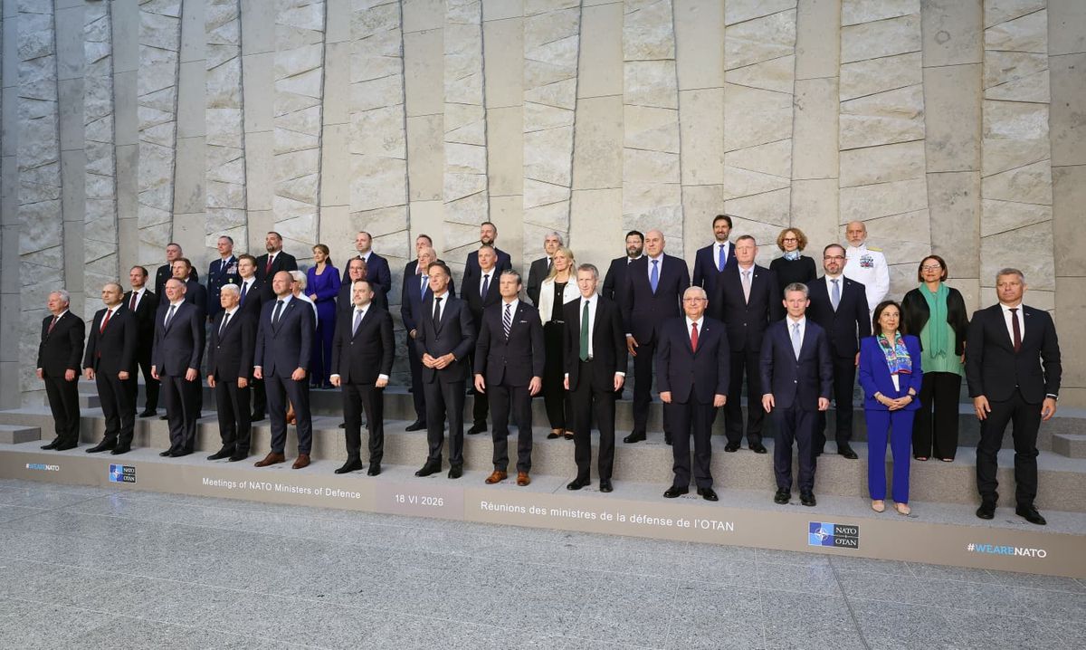 Bakan Güler, NATO Savunma Bakanları Toplantısı'nda aile fotoğrafına katıldı