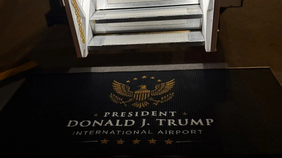 Florida'da tarihi değişiklik: Palm Beach Havalimanı resmen "Başkan Donald J. Trump Uluslararası Havalimanı" oldu