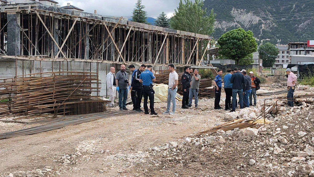 Kütahya'da inşaat iskelesinin çöktü: 2 işçi öldü, 2 işçi yaralandı