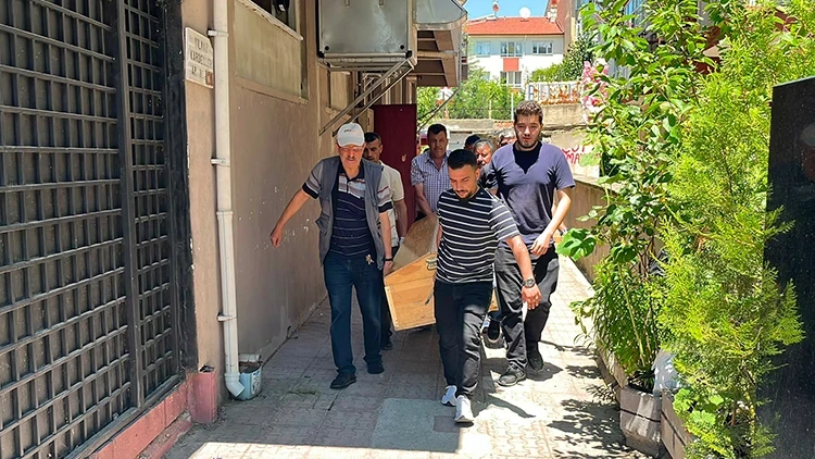 Bolu'da ağaçtan düşüp taburcu edilen yaşlı adam evinde ölü bulundu