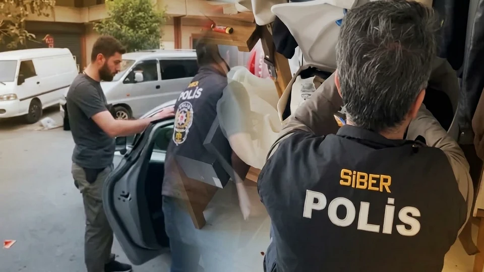 Siber Suçlar Operasyonu: İçişleri 23 ilde 330 şüpheliden 91'ini tutukladı | Gündem Haberleri