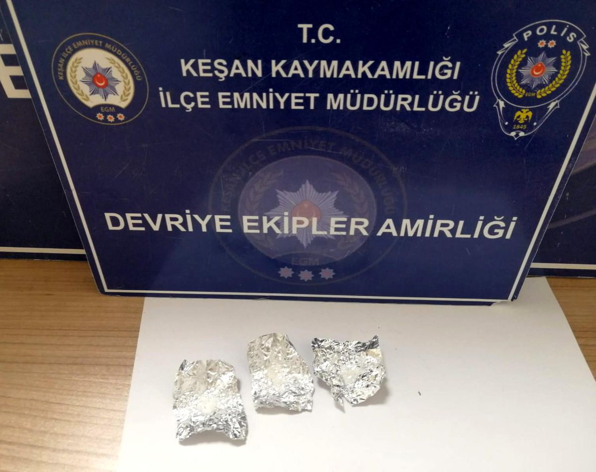 Keşan'da polisin üst araması yaptığı şüpheliden uyuşturucu ele geçirildi