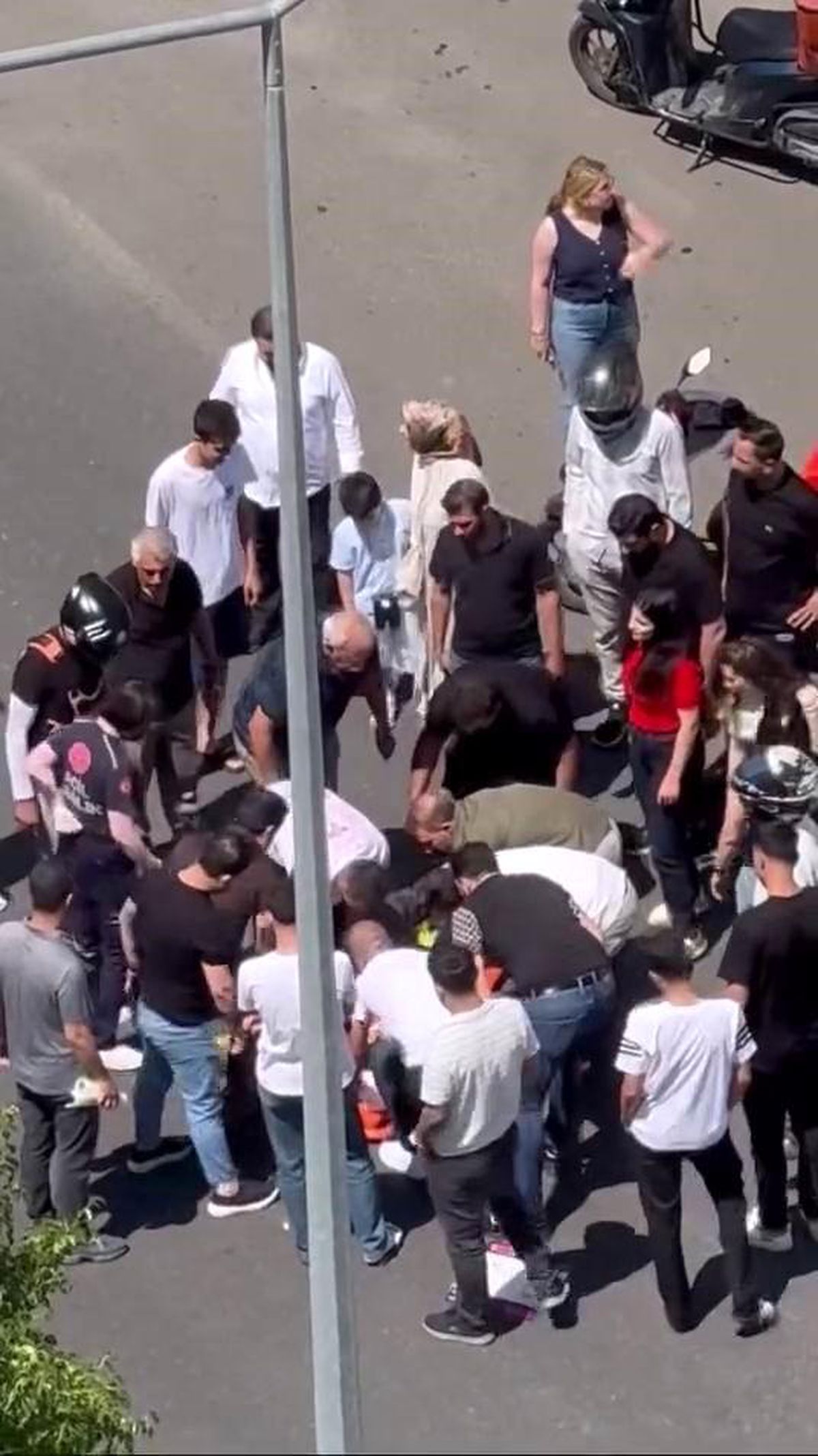 Diyarbakır'da yolun karşısına geçmeye çalışan çocuğa araç çarptı