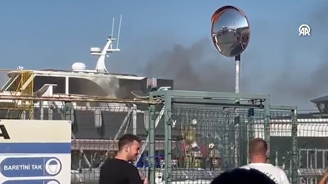 Pendik'te teknede çıkan yangın hasara neden oldu