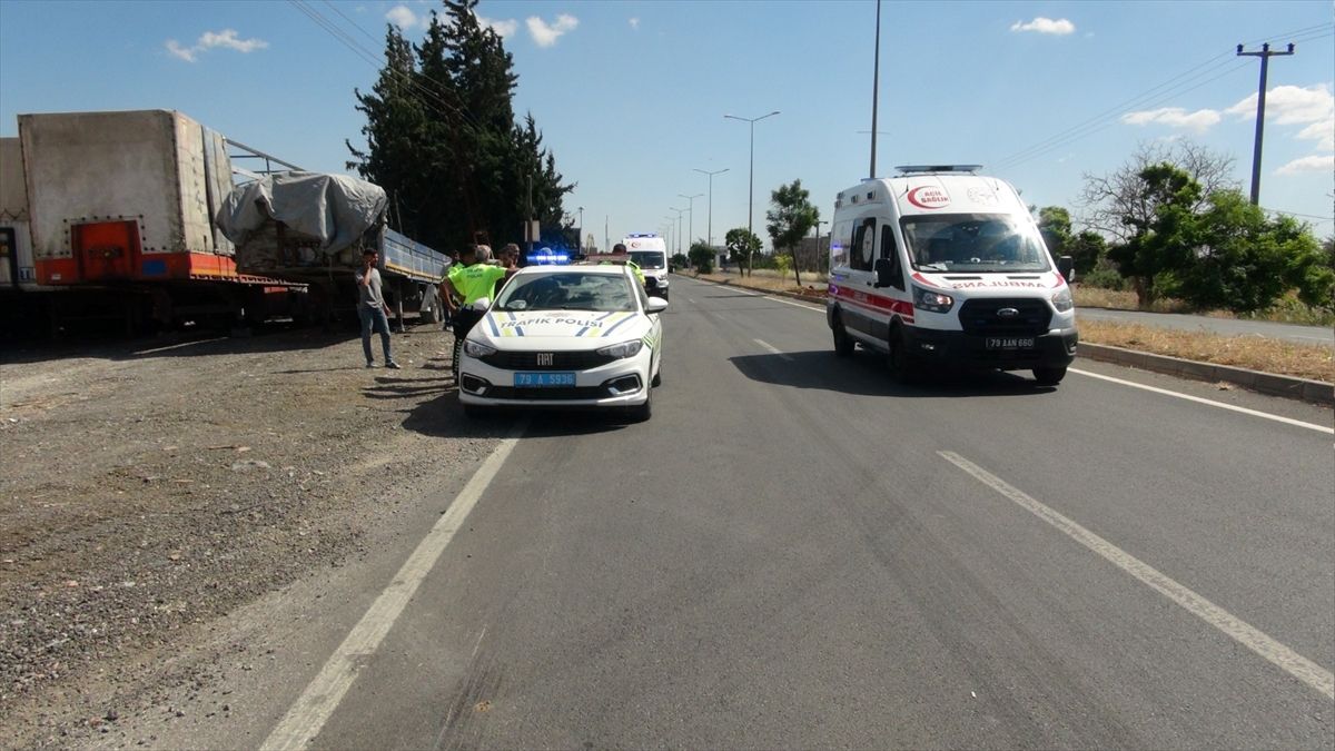 Kilis'te elektrik direğine çarpan araçtaki 1 kişi yaralandı