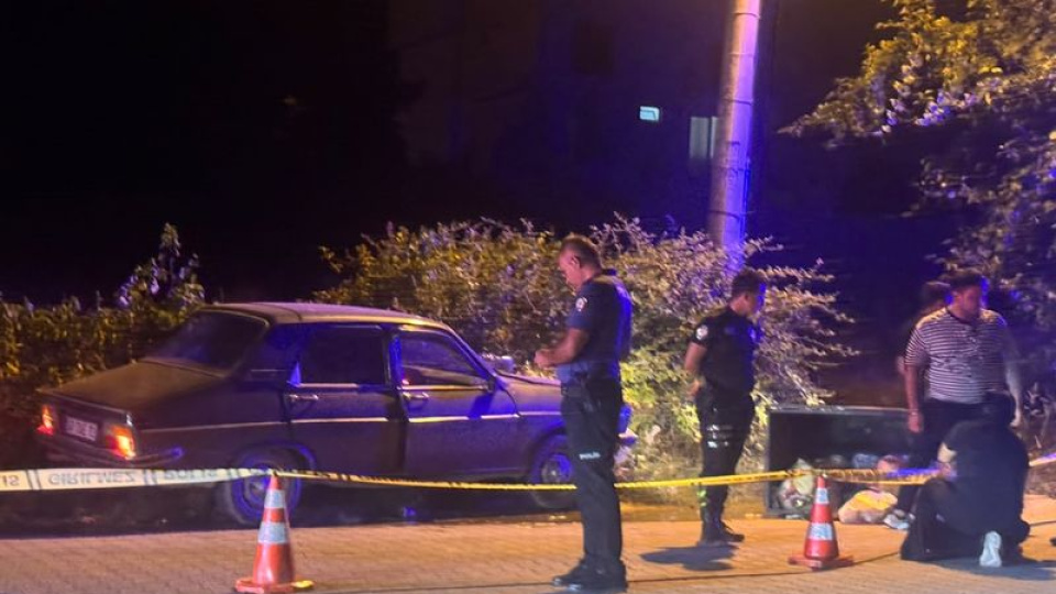 Muğla'da otomobil çöp konteynerine çarptı: 1 ölü