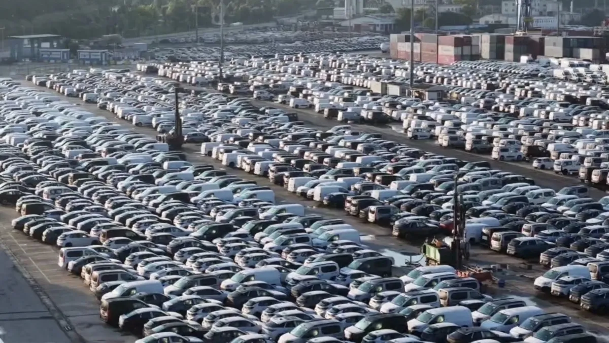 Sıfır otomobilde tüm dengeleri değiştirecek sevkiyat! Haydarpaşa Limanı’nda binlercesi böyle görüntülendi