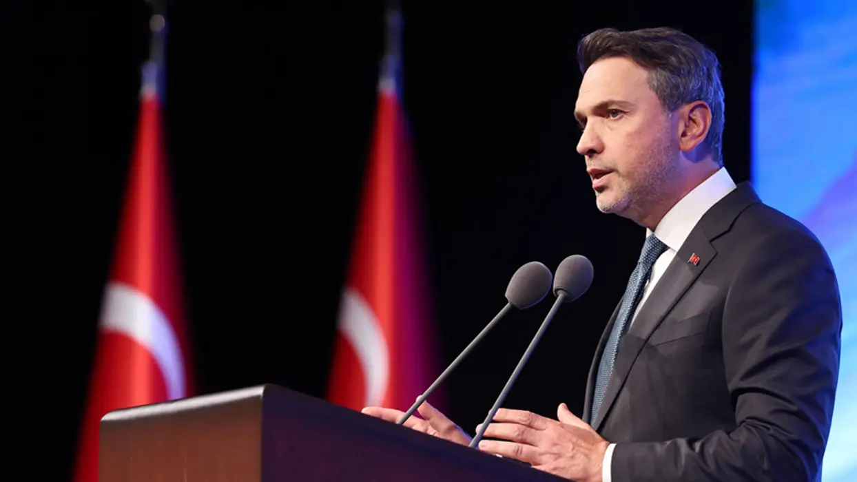 Enerjide yeni dönemin şifresi! Bakan Bayraktar'dan uluslararası işbirliği çağrısı