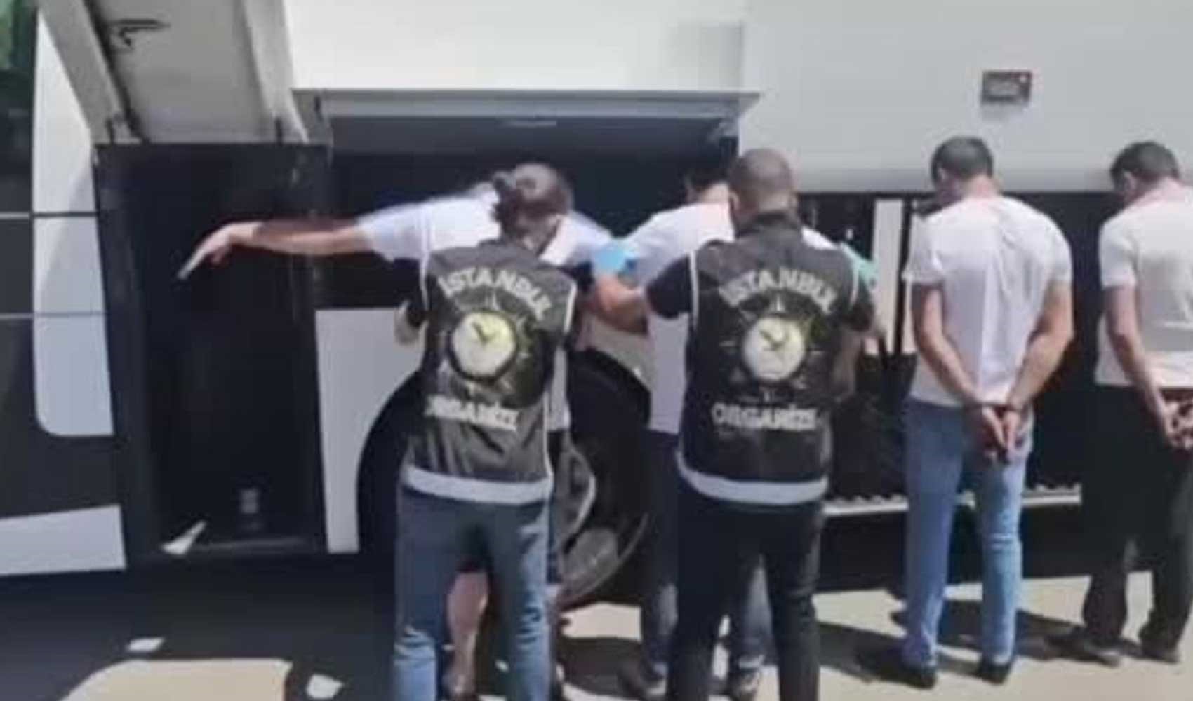 Tuzla’da durdurulan otobüste 120 silah ele geçirildi