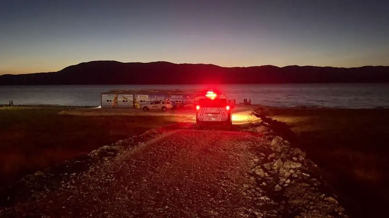 Burdur Gölü’nde kano ile açılan 2 kişiden haber alınamıyor