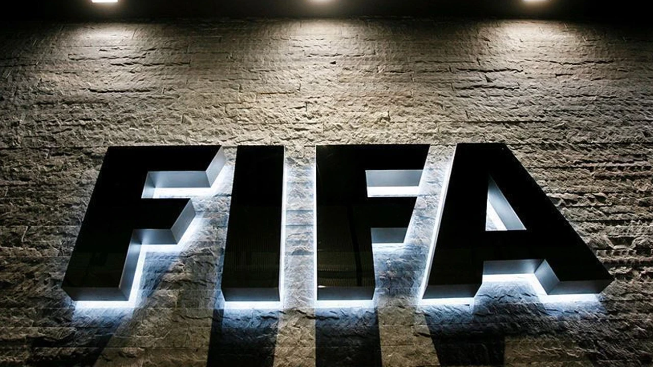 FIFA, Süper Lig ekibine transfer yasağı getirdi... Kulüpten açıklama geldi