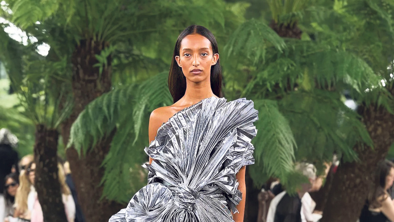 Paris’te yeni kuşak couture
