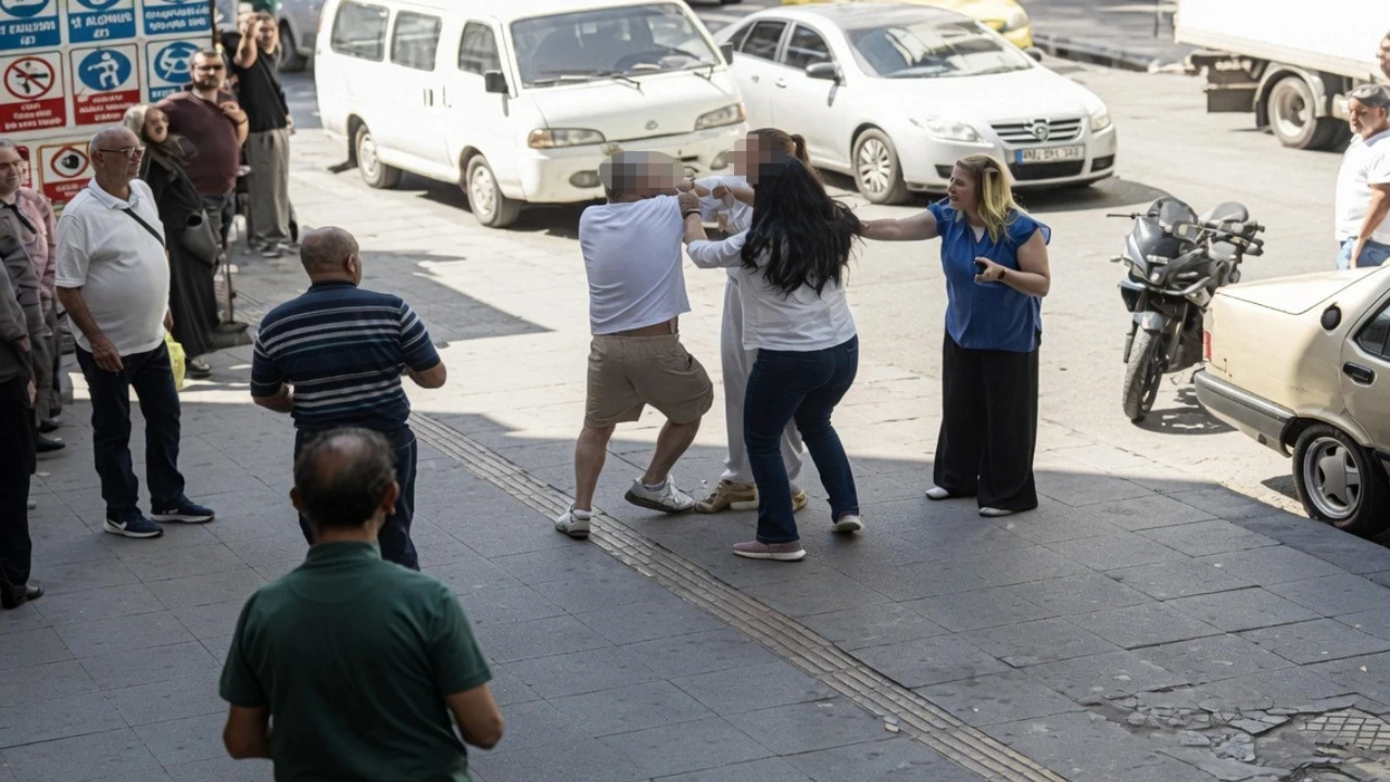 Motosikletin aynası kırıldı, ortalık savaş alanına döndü