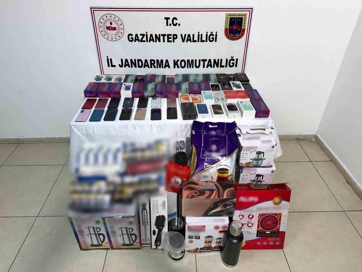 Gaziantep'te 2,8 milyon TL'lik kaçak ürün ele geçirildi