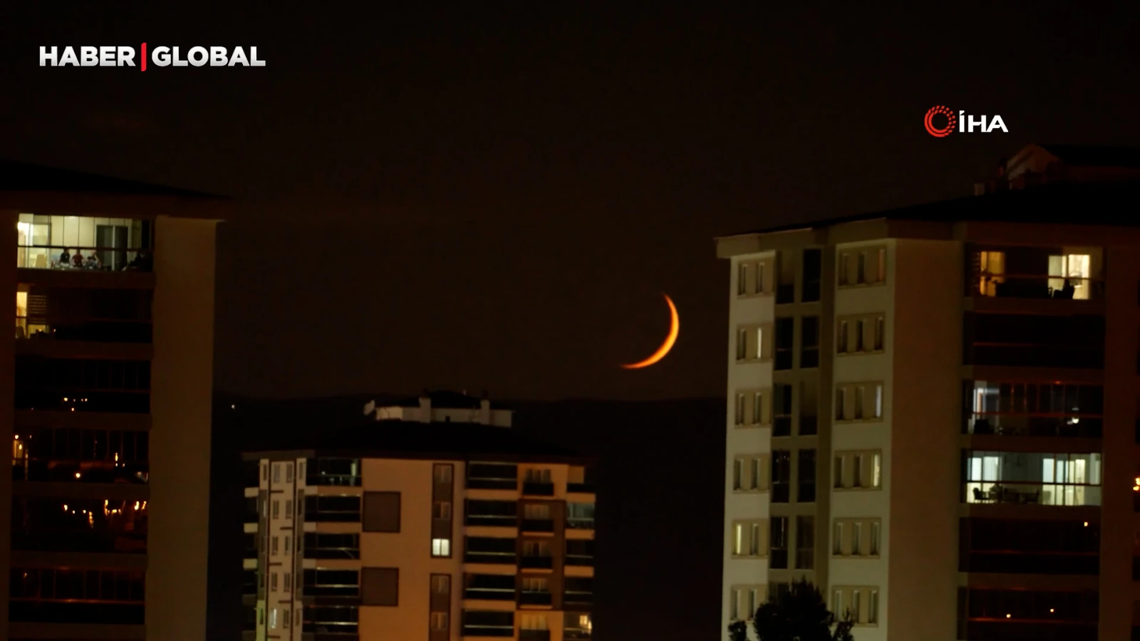 Hilal ve Venüs aynı kadrajda büyüledi