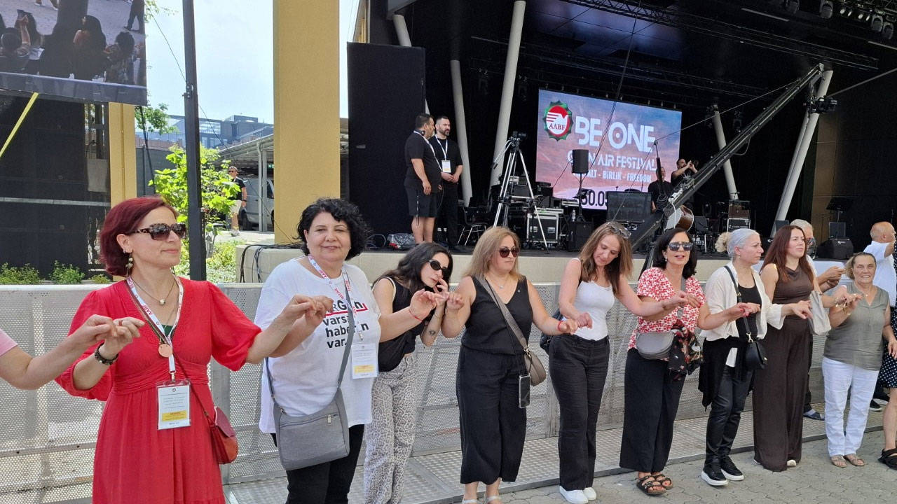 Köln'de 'Be One' festivalinde Özgür Özel ile dayanışma çağrıları