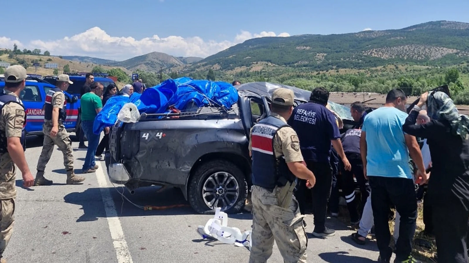 Erzincan'da devrilen kamyonetteki 1 kişi öldü, 3 kişi yaralandı